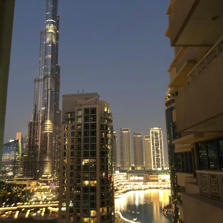 Downtown Boulevard One Bedroom Apt In 29 Blvd غرفة وصالة Burj & Fountain View Master Bedroom Plus 2 Single Beds In Living Room Dubai Dış mekan fotoğraf