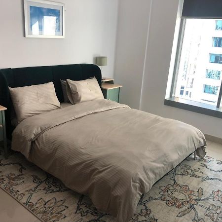 Downtown Boulevard One Bedroom Apt In 29 Blvd غرفة وصالة Burj & Fountain View Master Bedroom Plus 2 Single Beds In Living Room Dubai Dış mekan fotoğraf