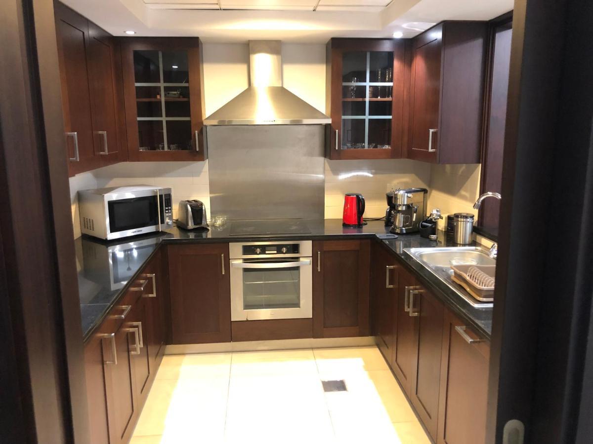 Downtown Boulevard One Bedroom Apt In 29 Blvd غرفة وصالة Burj & Fountain View Master Bedroom Plus 2 Single Beds In Living Room Dubai Dış mekan fotoğraf