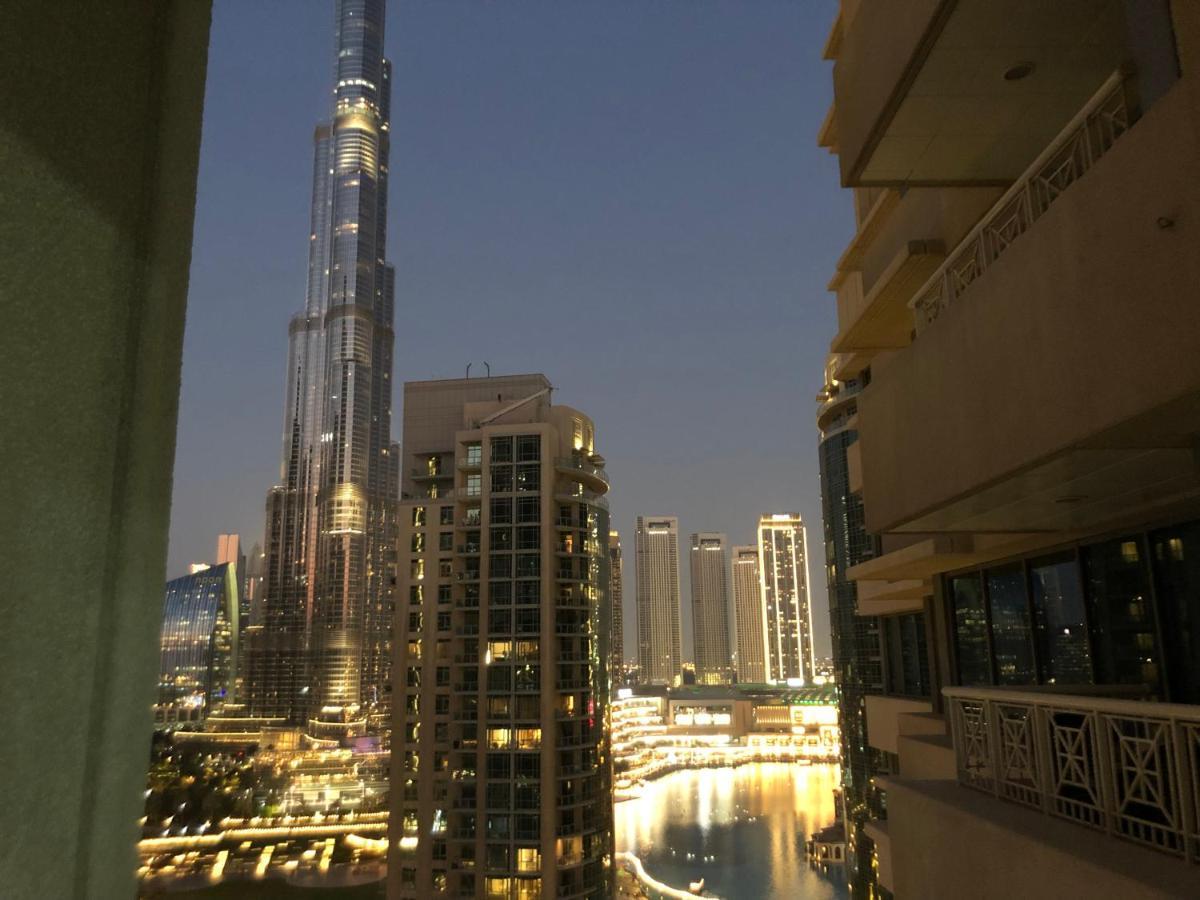 Downtown Boulevard One Bedroom Apt In 29 Blvd غرفة وصالة Burj & Fountain View Master Bedroom Plus 2 Single Beds In Living Room Dubai Dış mekan fotoğraf