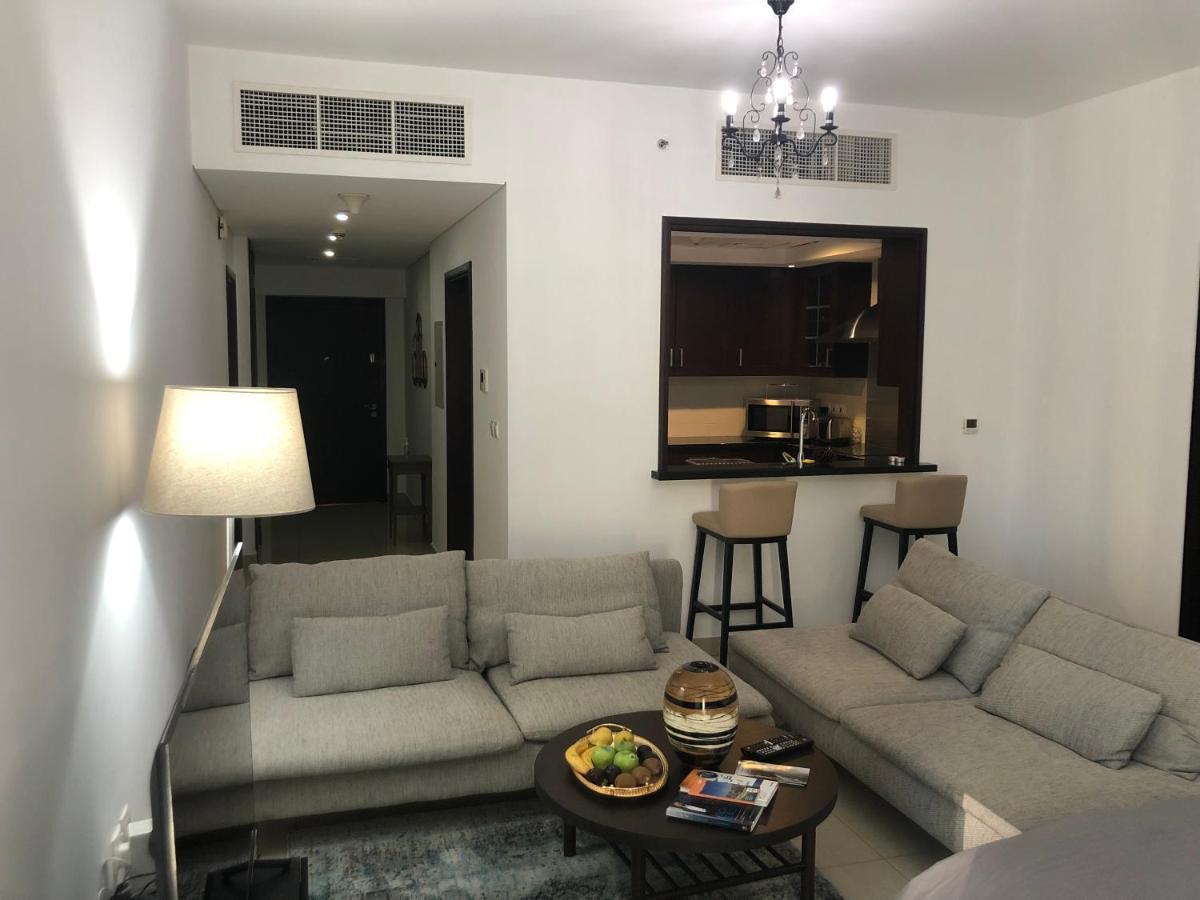 Downtown Boulevard One Bedroom Apt In 29 Blvd غرفة وصالة Burj & Fountain View Master Bedroom Plus 2 Single Beds In Living Room Dubai Dış mekan fotoğraf
