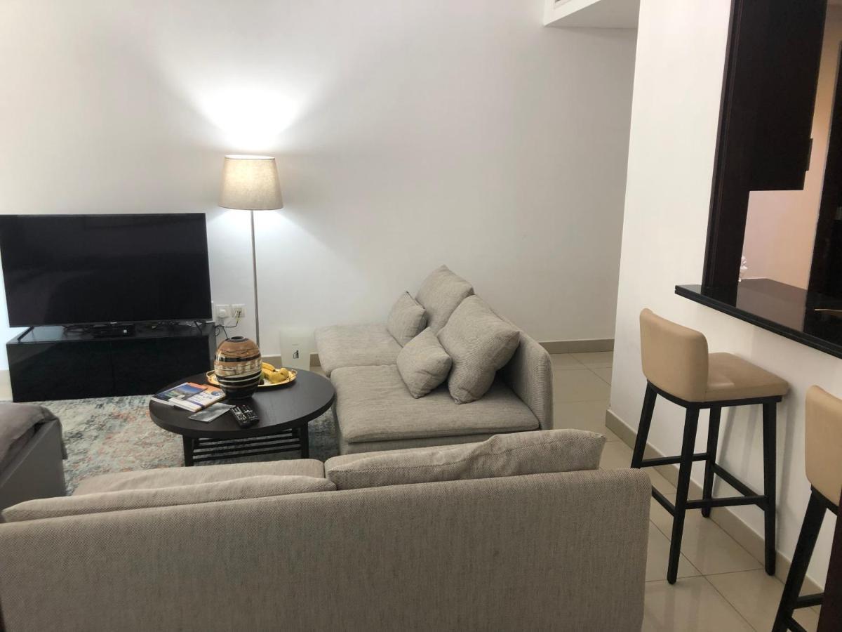 Downtown Boulevard One Bedroom Apt In 29 Blvd غرفة وصالة Burj & Fountain View Master Bedroom Plus 2 Single Beds In Living Room Dubai Dış mekan fotoğraf