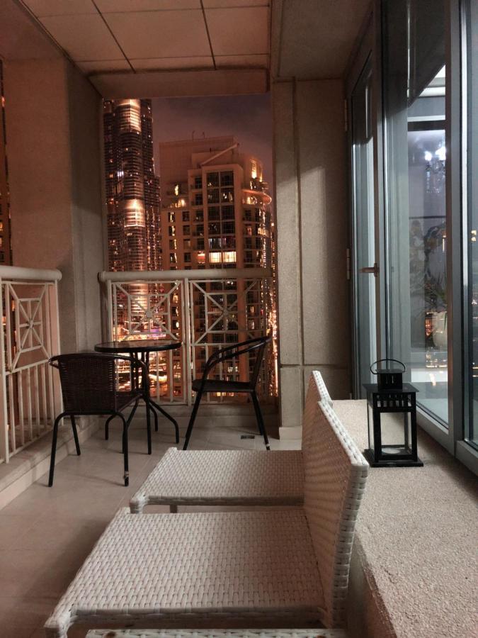 Downtown Boulevard One Bedroom Apt In 29 Blvd غرفة وصالة Burj & Fountain View Master Bedroom Plus 2 Single Beds In Living Room Dubai Dış mekan fotoğraf