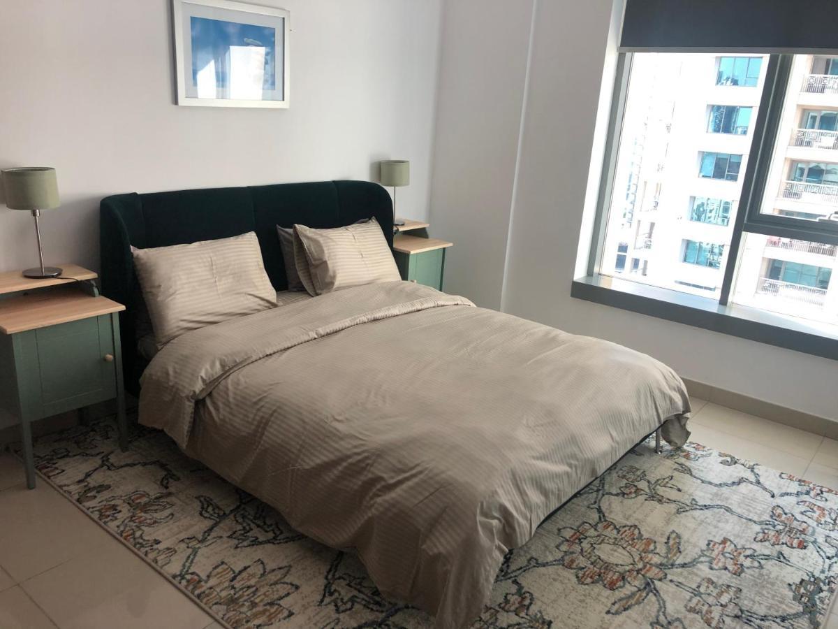 Downtown Boulevard One Bedroom Apt In 29 Blvd غرفة وصالة Burj & Fountain View Master Bedroom Plus 2 Single Beds In Living Room Dubai Dış mekan fotoğraf